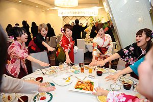 盛り上がった謝恩会風景